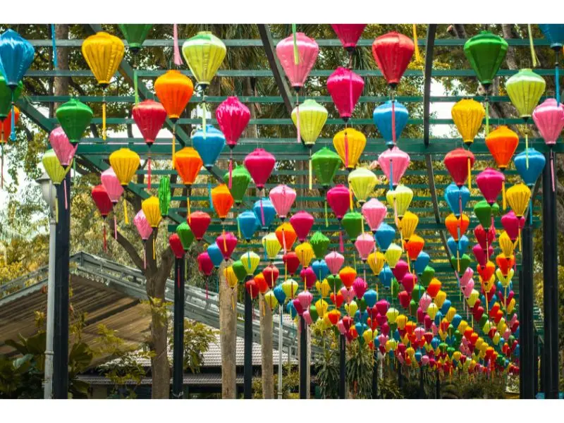 Lanterns & Islands Getaw...